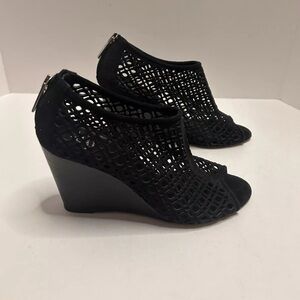 Aquatalia Shelly Sandal Black Suede Laser Cut Back Zipper Wedge Open Toe  6.5